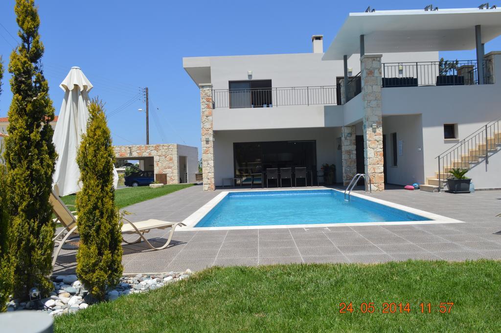 Villa Angela Dhrousha Exterior photo